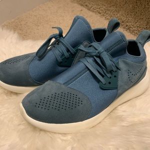 Rare Teal Nike Sneakers with Suede, size 9